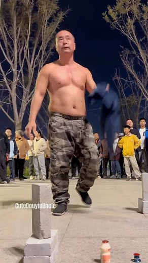 你喜欢身体强壮的大叔吗？💪💪 #cutedouyinuncle #大叔 #帅大叔 #儒雅大叔 #可爱的大叔 #叔叔 #handsomeuncle #cuteuncle #handsomedad #handsomedaddy #asiandad #chinesedad #daddylovers #trungnien #trungniendep #bapak #asiandaddy #asianuncle #trungnienphongdo #cutedaddy #cutedad #douyin #douyin抖音 #douyinchina #fyp #fypシ #xuhuongtiktok #viral #trend #foryou #oldmanlover #chinatiktok