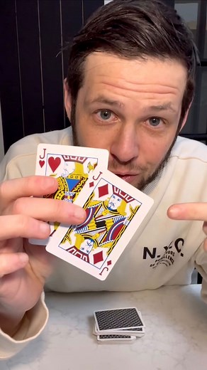 26K views · 68 reactions | Easy Beginner Card Trick (Tutorial) 勞 #cardtrick #magic #tutorial #learnmagic | ashmarlow52 | Facebook