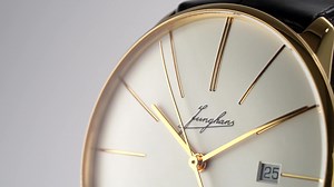 Presenting the 18 ct gold cased Meister fein Automatic Edition featuring a silver-plated dial and aligator leather strap, with self-winding movement J800.1 with a double-bladed rotor specially designed for this watch. Learn more about our Meister fein Automatic Edition: https://bit.ly/3FbmczY | JUNGHANS