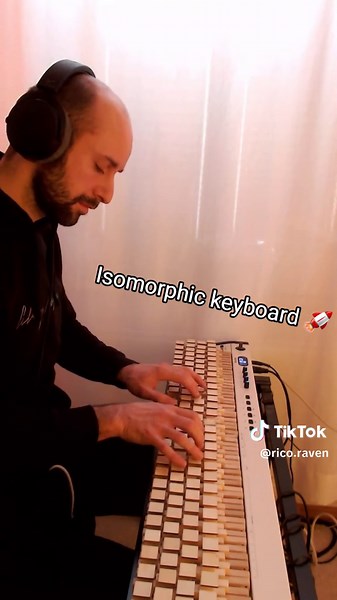 Innovative Self-Built Jankó Isomorphic Keyboard
