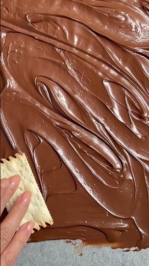 Recipe: Mānuka Honey, Chickpea & Sesame Chocolate Bark