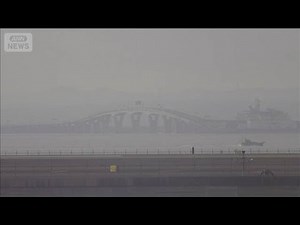 Accident on Tokyo Bay Aqua-Line: Motorcycle Collides with Large Truck and Catches Fire; Both Dire...