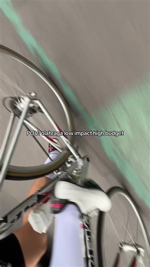 Perfectly balanced, as all things should be #cyclist #cycling #fixedgear #roadbike #pesepedakonten