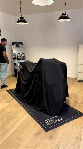 BMW S1000RR Bluestone Metallic Review and Features