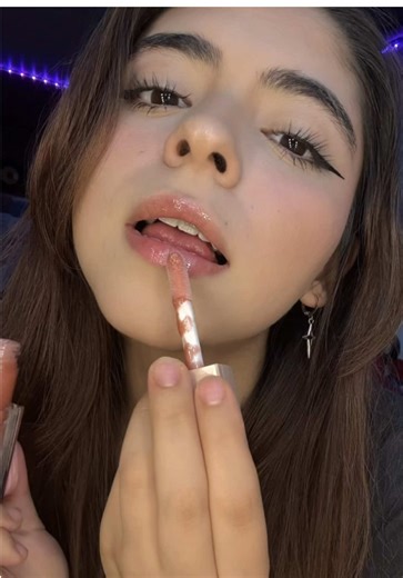 😙💕 #makeup #trend #creatorsearchinsights