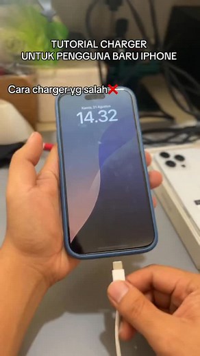 26K views · 781 reactions | TUTORIAL CHARGER UNTUK PENGGUNA BARU iPhone 來 #ARStore #ARStorejambi #iPhonejambi #iPhonemurah #Reels #Fyp #Foryourpage #rekomendasiiPhone #Tokoiphonejambi #hpjambi | shoppinghol_ | Facebook