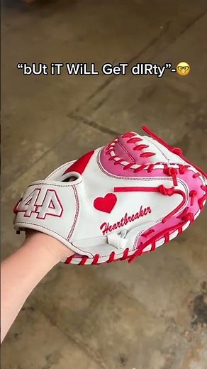 Ok this is the nicest catchers mitt ever. #baseballglove #mlb #baseball