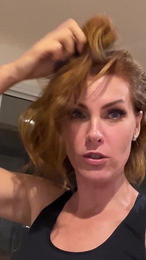 Veja como foi a reação das pessoas me vendo ruiva!! 👩🏻‍🦰🦊 O vídeo completo no YouTube.com/AnaHickmann 👀 #youtube #ruiva #transformação #cabelo #vlog #fy #foryou