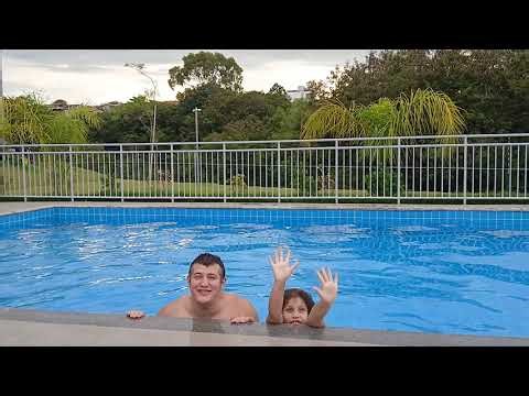 Hello and Daddy, Playing in the Pool | Kanic Kit.