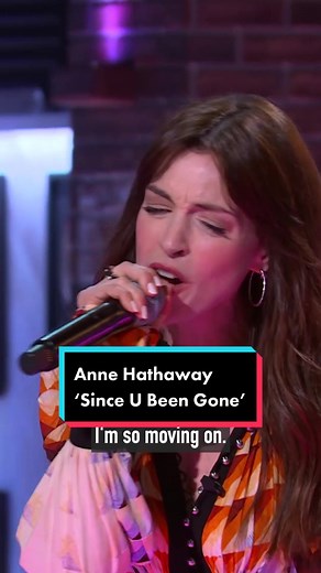MIC. DROP. 🎤🙌🤣 #annehathaway #kellyclarkson #sinceubeengone #singing #game #mattiseman