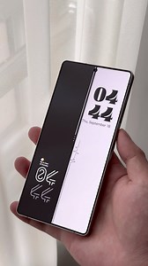 Split black and white wallpaper vertical launcher white icon pack and info widgets. Drop "Send" if you want the download link. #androidsetup #androidhomescreen #s26ultra #androidcustomization | iTheme.Design