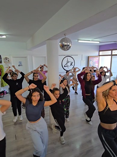 Bonita 😍#vkdancestudio #foryoupage #fyp #foryou #tiktok #foryoupage❤️❤️ #erreway #rebeldeway #errewaytour2025greece