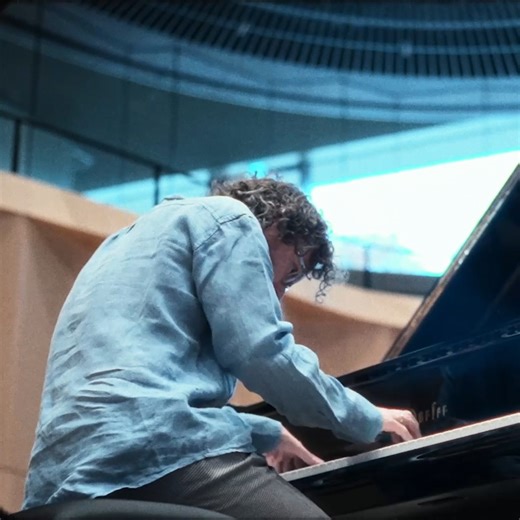 Martin Helmchen embarks on a complete recording of Schubert's piano sonatas, with four double albums to be released before the bicentenary of the composer's death. Hear Helmchen’s own completions of sonatas that Schubert left unfinished in this first volume of early sonatas. → Discover 'Schubert: Piano Sonatas, Vol. 1', out now: lnk.to/SchubertPianoSonatasVol1FA Outhere Music | #ClassicalMusic #Schubert | Alpha Classics