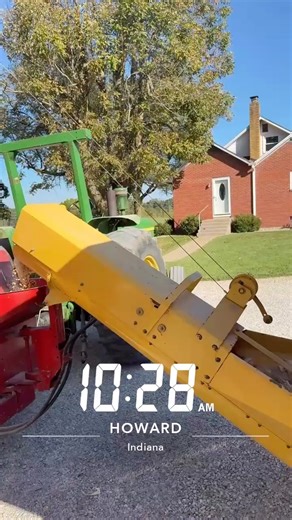 Grinding ear corn for cow feed! #feed #johndeere #newholland #oldschool #farming