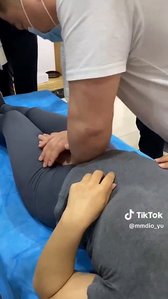 大师按摩的手法很有节奏感，大姐扛不住