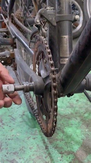 🔧 Stuck crank? This tool makes it easy! #CrankPuller #BikeRepair #YubiClick