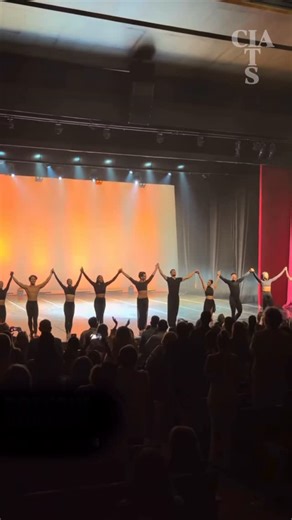 Thiago Soares 🌎 on Instagram: "E foi dada a largada!! Nasceu a @ciathiagosoares Noite linda no teatro multiplan! 🦾 E hoje tem mais Gala brusco as 20:30!! Até lá! 🗣️❤️ #ciathiagosoares"