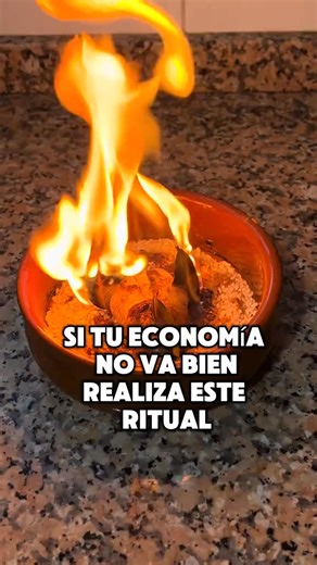💫 Si sientes que la economía va mal o que el dinero simplemente no rinde, es momento de mover la energía. Realiza este sencillo pero poderoso ritual para abrir los caminos de la prosperidad y atraer nuevas oportunidades a tu vida. 🌿💵✨ A veces no es solo cuestión de esfuerzo, sino de limpiar las energías que bloquean la abundancia. Hazlo con fe, agradecimiento y visualiza cómo todo comienza a fluir a tu favor. 🌙🔮 #ritualespoderosos #dinero #rituales #suerte #ritualesmagicos #ritual | El bruj