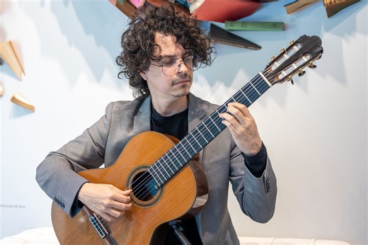 Los éxitos de Alí Arango: el guitarrista atípico que desafía etiquetas