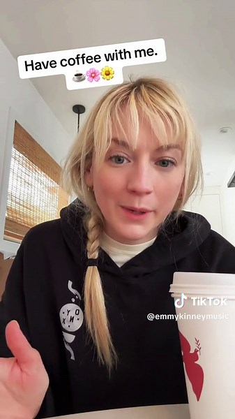 Click the link in bio for tix to my VEEPS online Spring show! Are any if you gonna be at the show tomorrow?? What merch item are ypu getting?? I think the lyric sheets and pink vinyl ate cool! 🤗🌸#emilykinney #newmusic #emilykinneytwd #springvibes #livemusic #veeps