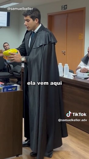Nesse Tribunal do Júri, destaquei a importância crucial de fazer a perfeita adequação típica entre o fato ocorrido no mundo real e a lei, que prevê fatos de forma abstrata. Especialmente nos julgamentos de crimes dolosos c0ntra a vida, como o h0m!cíd!0, muitas vezes nos deparamos com o excesso acusatório, que acaba sendo legitimado pela generalização trazida pelo artigo 121, combinado com o artigo 14, II, do Código Penal, que trata da tentativa de h0m!cíd!0. É essencial que a defesa atue de form