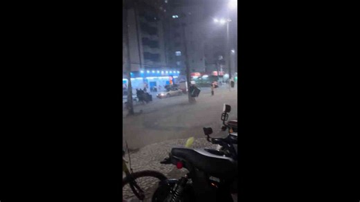 Strong gust of wind causes bicycle crash in São Paulo, Brazil
