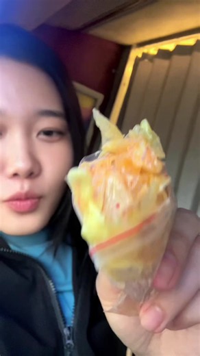 Bánh tráng mini dẻo bơ muối sặc, chời ơi 10 bịch mà Vy ăn hết trơn trên xe #banhtrangminimuoinhuyen