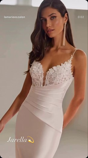 💥❣️Az testalkatot fantasztikusan formáló JARELLA nevű mikádóselyem csodánk a 2026-os ROSA CLARA kollekciónkból❣️💥💫Több, mint 650 db esküvői ruhával együtt várunk Téged, hogy megtálalhasd az álomruhádat❣️❤️ ❣️Most már folyamatosan foglalhatóak a mesebeli ruhacsodák a hatalmas, egyedülálló kollekciónkból❣️Ne maradj le róluk💥❣️ ☝🏼‼️Telefonos bejelentkezés szükséges: 06/70-361-4831 ❤️ 🌺Az ország legnagyobb, folyamatosan frissülő, megújuló márkaválasztékával várunk minden kedves Menyasszonyt