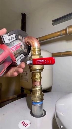 How to install copper pipes on a water heater system