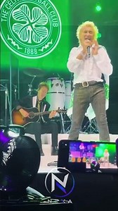 Rod Stewart’s Legendary Live Performance! 👑 #rodstewart #rodstewartsongs #legend #music #rock #fyp