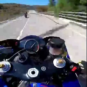 Yamaha R6 Chasing Aprilia RSV4 | SuperBike Racer