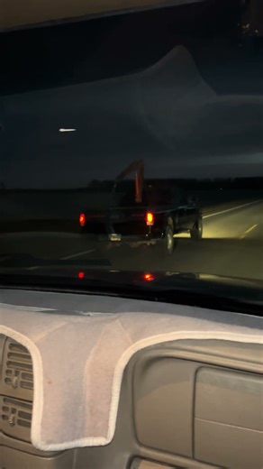 1999 suburban 7.4l vs 1999 Dakota 5.2l DRAG RACE