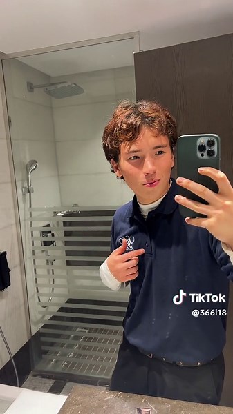 Selfie Styling Tips for Your Bathroom Mirror