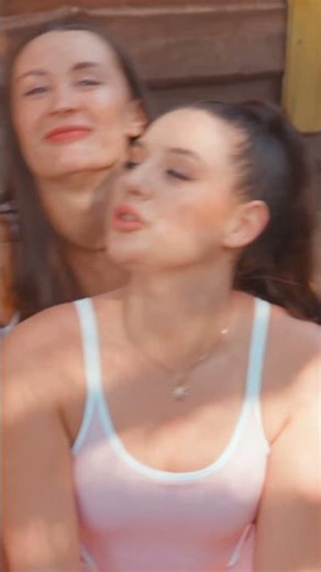 GIRLS’ YOGA STRETCH OUTDOORS 🌿 | ANNA & KRISTINA’S FULL BODY FLOW