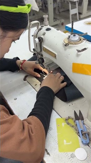 Mark, Attach main label &tacking pocketx2 She is very fast& talent #sewing #sewingtips #sew #fashion