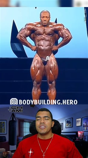 Igor Kennedy on Instagram: "Um dos shape mais bonitos que tivemos na categoria Open nos últimos anos. O maior feito de Rhoden foi a vitória no Mr. Olympia de 2018, aos 43 anos, tornando-se o fisiculturista mais velho a conquistar o título. Ele derrotou o então heptacampeão Phil Heath, interrompendo uma sequência de vitórias impressionante. Após sua vitória histórica em 2018, Rhoden enfrentou sérios desafios fora dos palcos. Em 2019, ele foi acusado de 4gr3ssão s3xua1 por uma colega fisiculturist