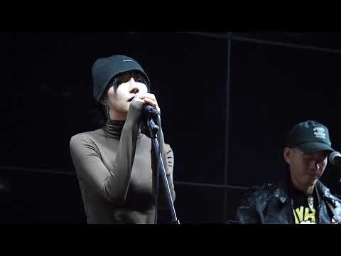 美女即兴表演一首Beyond《AMANI》,和平AMANI NAKUPENDA，NAKUPENDA WE WE，AMANI NAKUPENDA，NAKUPENDA WE WE