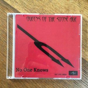 Queens Of The Stone Age - No One Knows