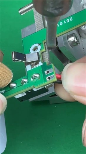 Soldering of circuit boards #Semi-automatic soldering machine