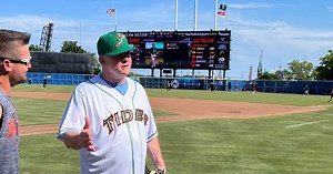 Actor David Koechner, a lifelong baseball fan, visits Harbor Park