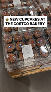 🧁 NEW Chocolate & White Cupcakes at Costco! Topped with DELICIOUS chocolate or white buttercream icing & sprinkles… it’s the best party-ready dessert! 😋 Get a 12-count tray for $8.99! #costco #cupcakes #dessert | Costco Buys