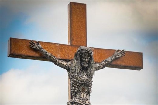 Sculpture of Jesus Christ unveiled at British Ironwork Centre - Premier Christian News  |  Headlines, Breaking News, Comment & Analysis