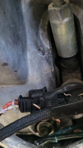 Injector Return Line ROUTING, ready to REMOVE, Duramax LLY #diesel #trucks #repair #truck