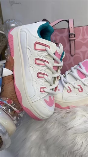 WandaShoes on Instagram: "📲829-717-97-46 ✅ ENVÍO TODAS PARTES 🛵#amo #paris #dedication #maríalacaprichosa #lakillosa 🩵💞🌹🌸 amor y amistad,, la mejor elección para tu regalo del amor y la amistad.,, está aquí 🌎 WANDASHOES, 🌈🌈🇩🇴🇩🇴"