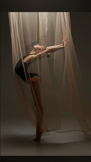 🇺🇦 Model poses for photoshoot📸 Rhythmic gymnastics. Model Valeria