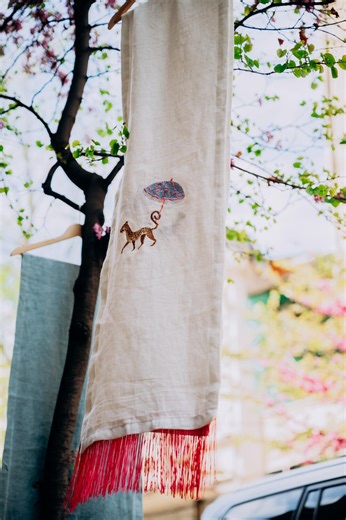 White Linen Table Runner With Leopard Embroidery, Safari Dining Decor for Brunch & Weddings - Etsy