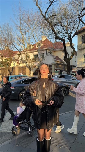 pretty besties in China 🇨🇳