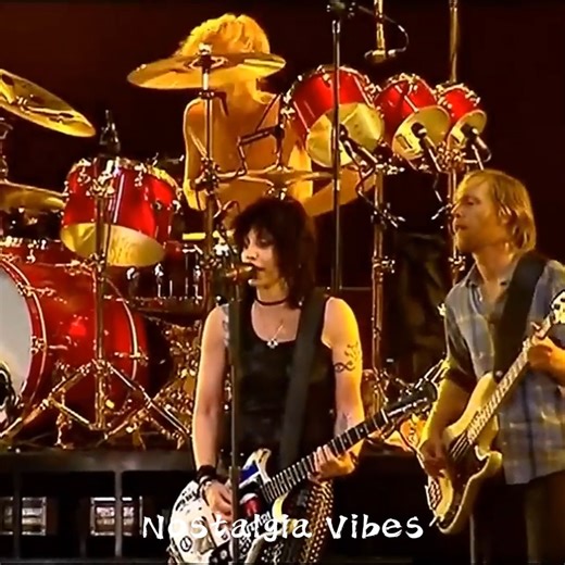 Joan Jett & The Foo Fighters - Bad Reputaion & I Love Rock N Roll | Nostalgia Vibes