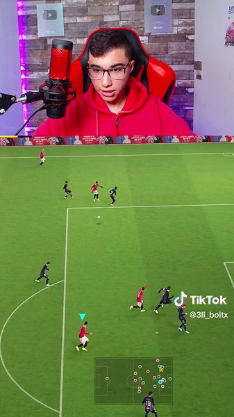 بيس ولا فيفا: أي لعبة تفضل؟🤔🔥