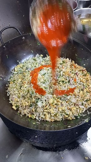 Easy Chinese Recipe | Spicy Onion Coriander Fried Rice . . . . . #rice #friedrice #spicy #onion #coriander #streetfood #instagram #instalike #indtagood #newyork #chinesefood #asi #world #social #socialmedia #foodphotography #desifood #cheflife | Chandan Pramanik